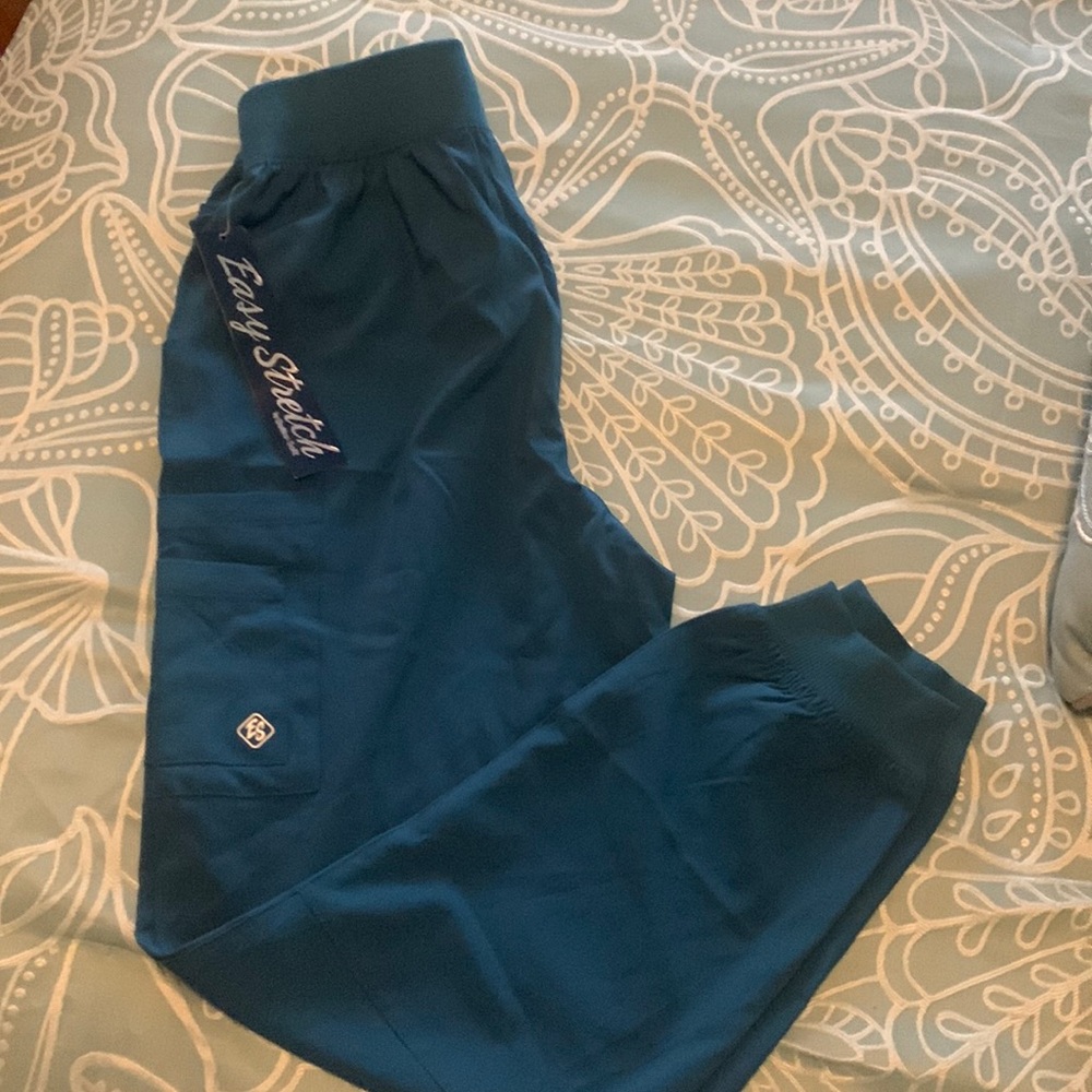 NWT Small Butter-Soft Easy Stretch jogger style scrub pants